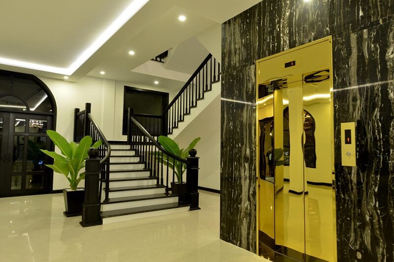 Tổ chức luồng khách, nhân viên và dịch vụ