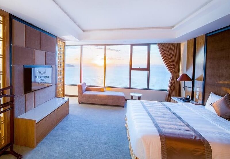 Phòng ngủ khách sạn 5 sao có view hướng ra biển