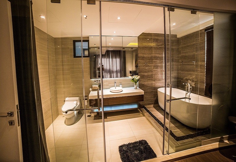 Nhà vệ sinh phòng ngủ khách sạn 5 sao được dùng từ vật liệu cao cấp