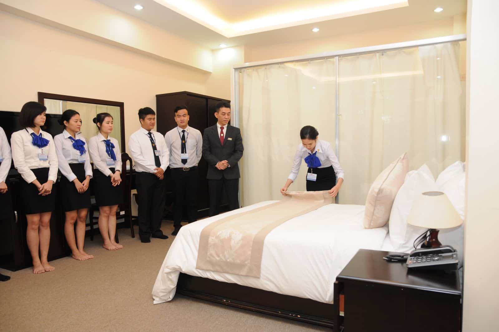 Các yếu tố ảnh hưởng đến chất lượng dịch vụ khách sạn