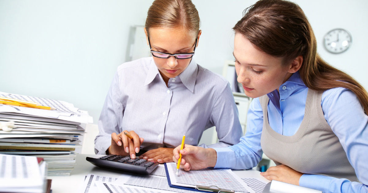 Trưởng bộ phận kế toán chịu trách nhiệm giám sát, hướng dẫn các vấn đề về tài chính