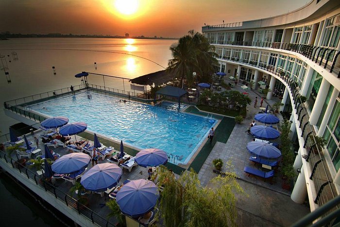 The Hanoi Club Hotel Lake Resort