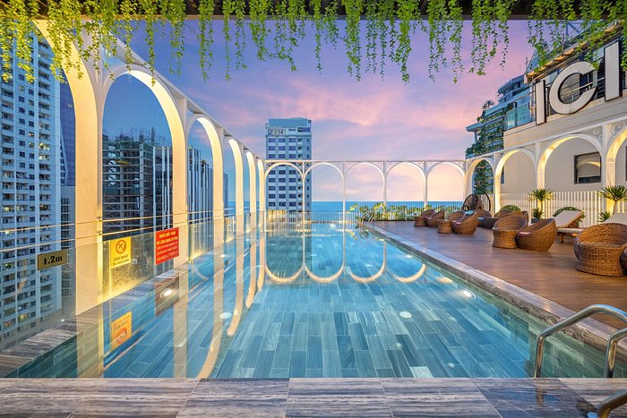 Golden Lotus Luxury Hotel