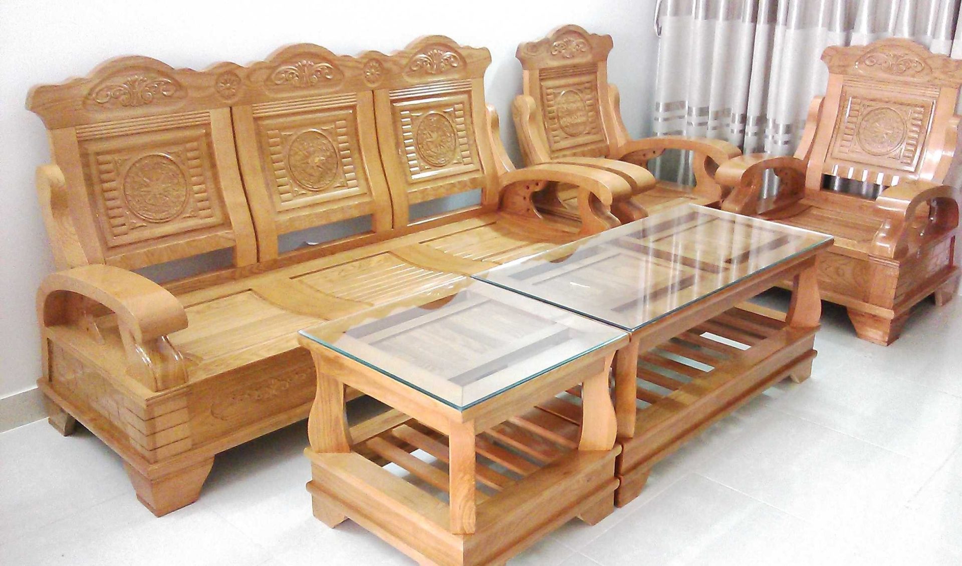 Gỗ Pơ mu làm bàn ghế mang lại giá trị cao