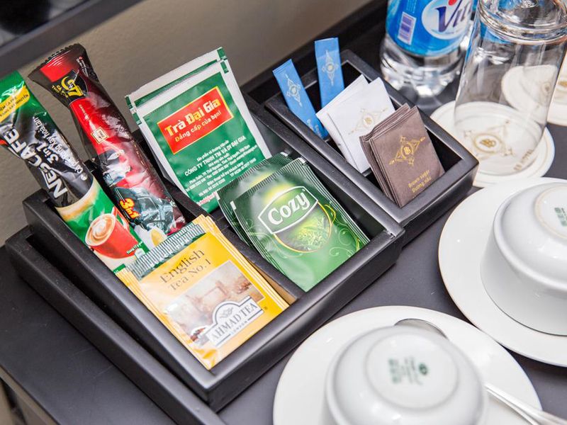 Nước đóng chai, túi trà, cà phê gói