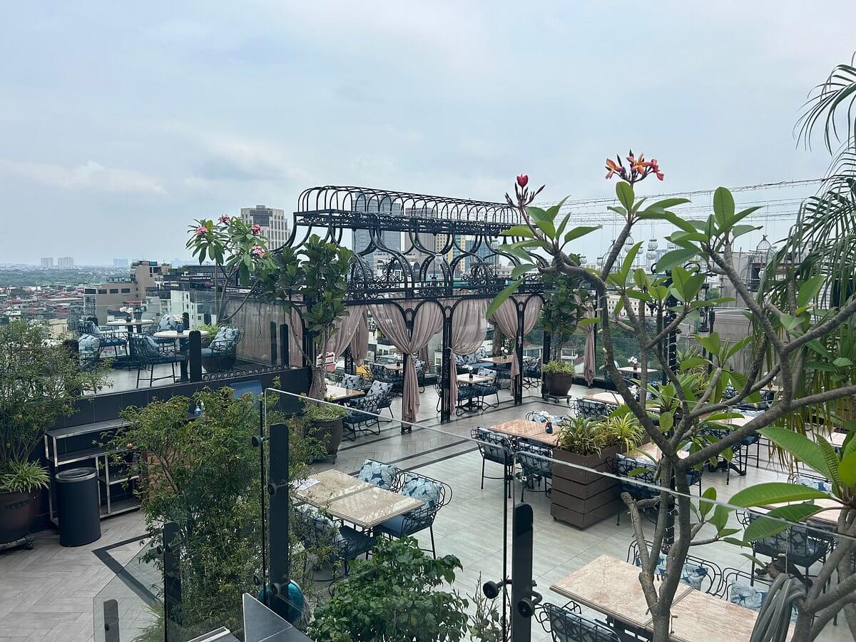 Quầy bar sân thượng khách Sạn Hà Nội Tirant