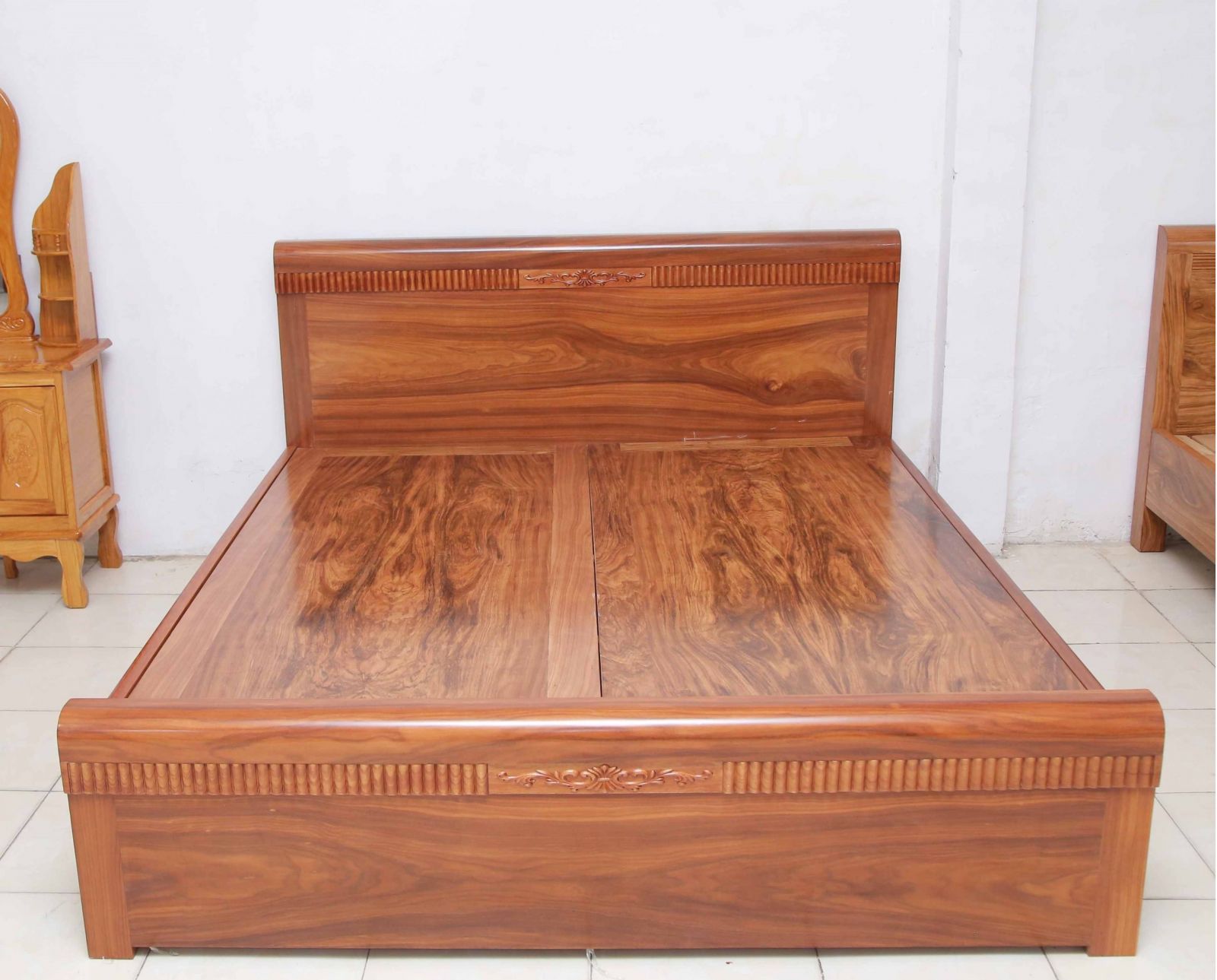 Giường gỗ Cẩm Lai
