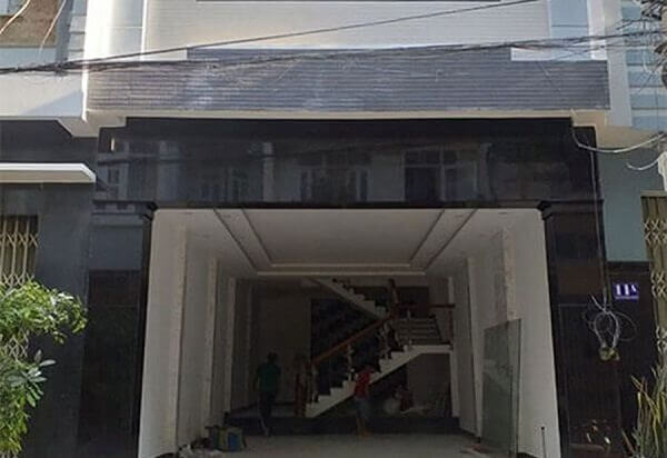 Ốp full mặt tiền bằng đá hoa cương đen
