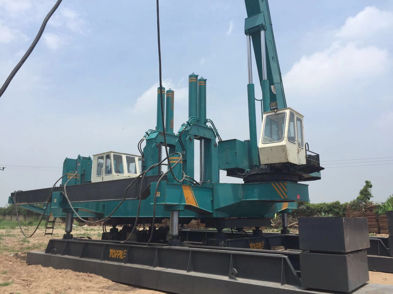 Máy ép cọc robot