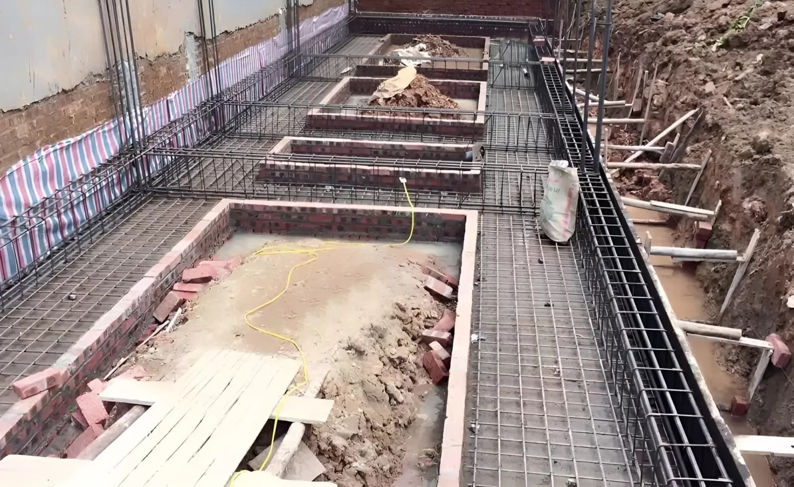 Ưu nhược điểm móng băng 1 phương