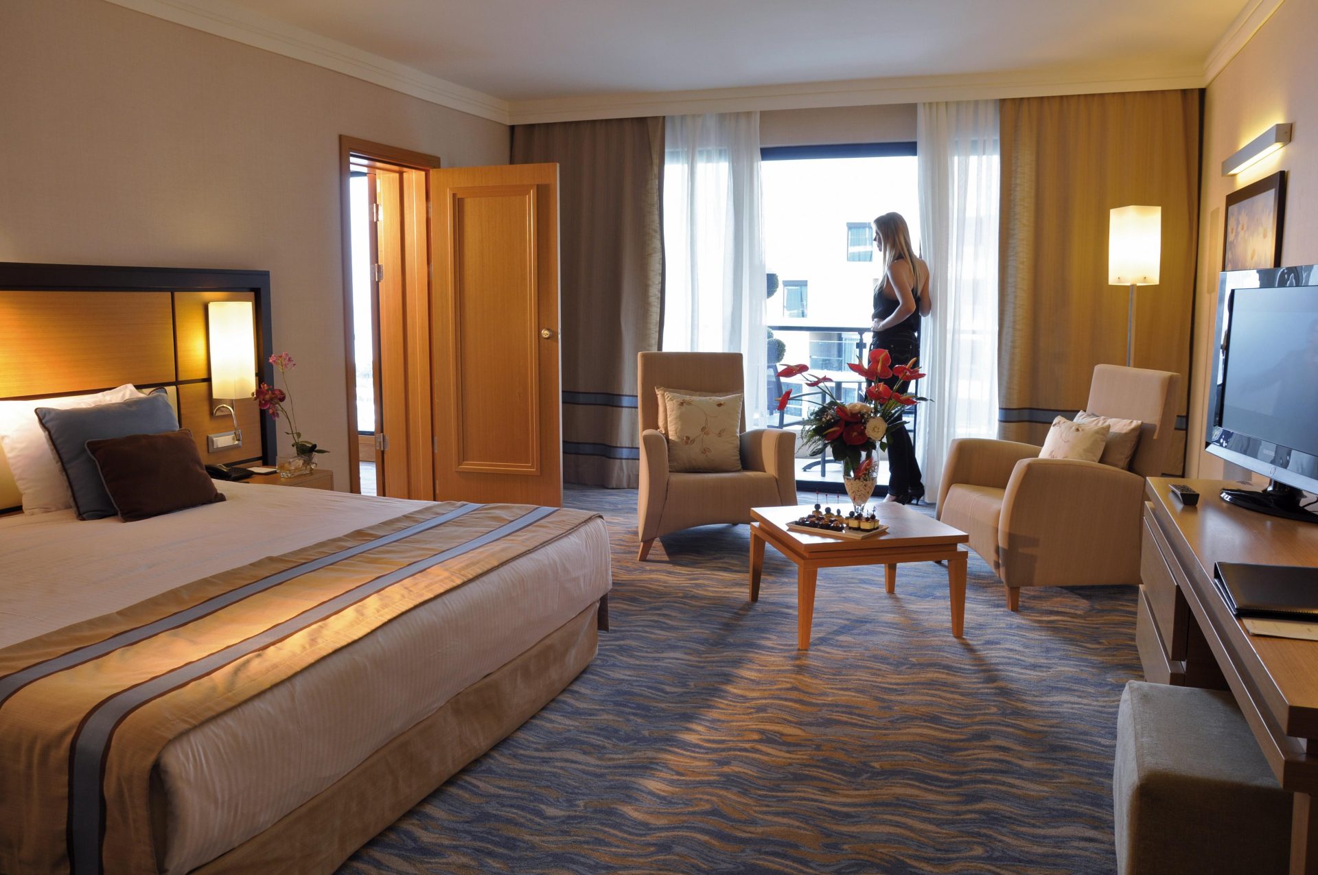 Senior Suite là một loại phòng suite cao cấp có diện tích lớn, trang bị đầy đủ tiện nghi sang trọng hiện đại