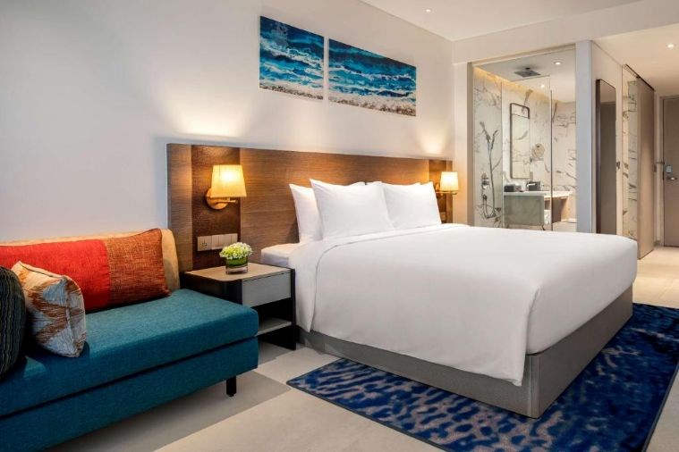 Phòng ngủ Corner Suite khách sạn Radisson Đà Nẵng
