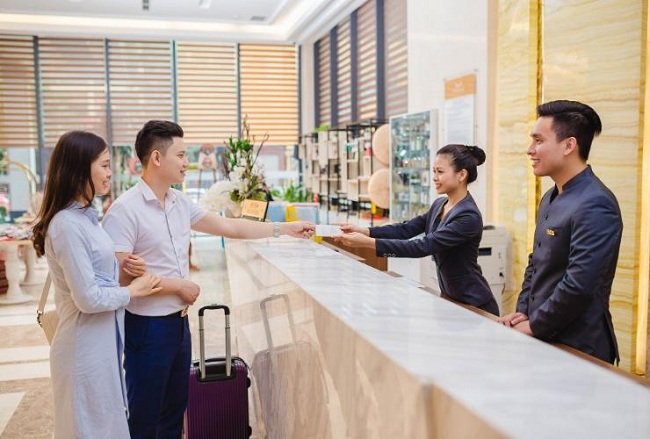 Xu hướng và thách thức trong quản trị lễ tân khách sạn hiện đại