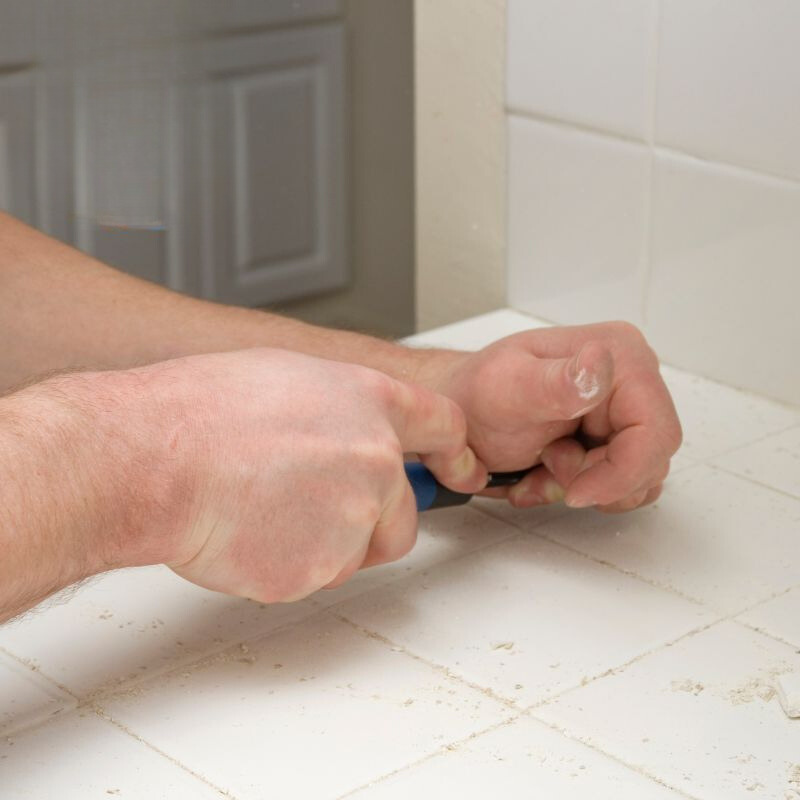 Cách cạo ron gạch cũ hiệu quả, hạn chế mẻ gạch