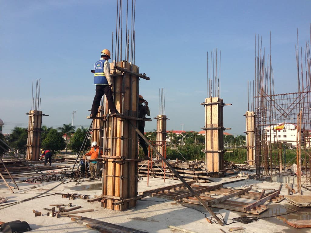 Thời gian tháo coppha cột thường từ 1-2 ngày say khi đổ bê tông
