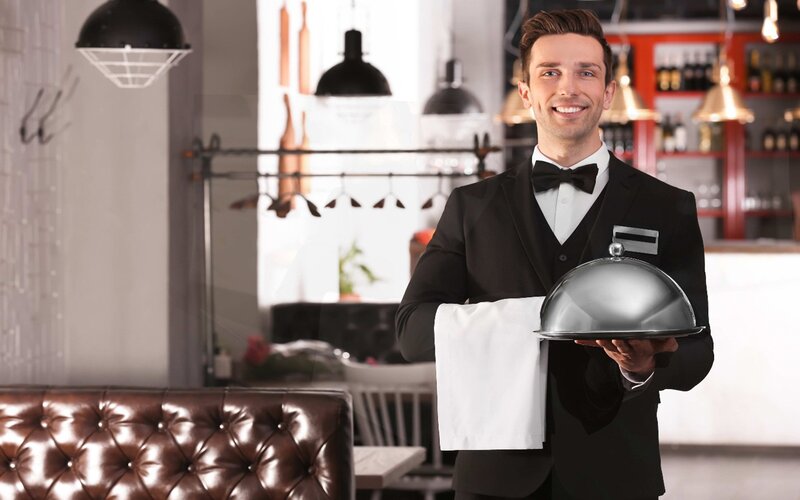 Butler là gì? Tìm hiểu vai trò, công việc của Butler trong khách sạn
