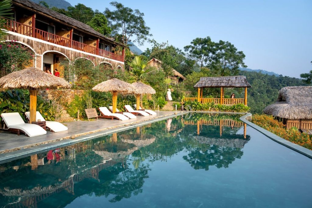 Cảnh quan resort phong cách nhiệt đới mát mẻ