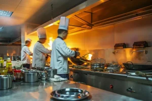 Chi tiết quy trình làm việc của bộ phận bếp