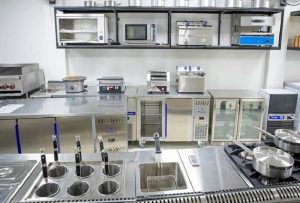 Những trang thiết bị bếp khách sạn hiện đại và tiện lợi 
