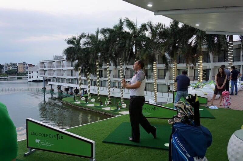 Sân golf khách sạn