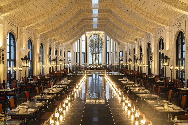 Nhà hàng tại Hotel de la Coupole đều mang đậm phong cách Pháp