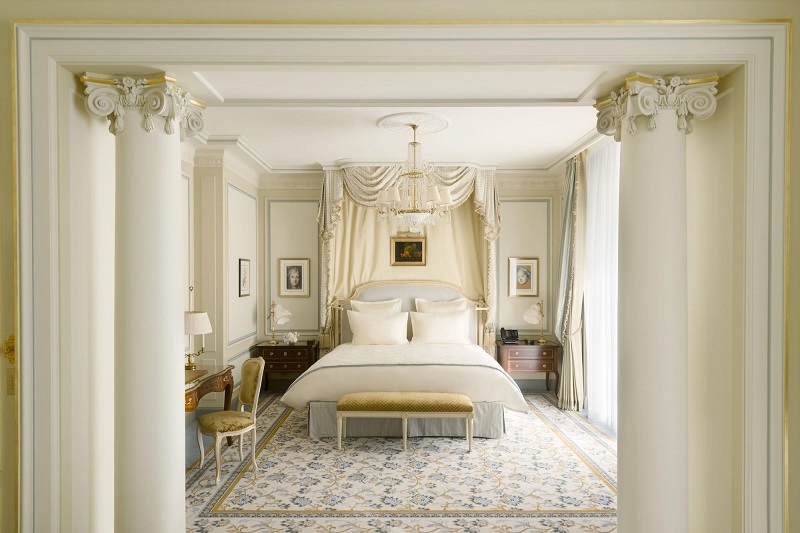 Phòng ngủ khách sạn Ritz Paris