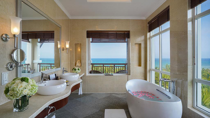 Phòng tắm resort view núi