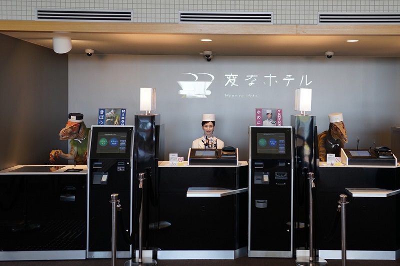Henn-na hotel ứng dụng robot trong lễ tân