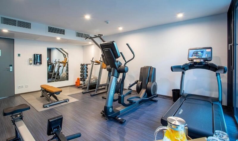 Phòng gym được thiết kế rộng rãi với ánh sáng hài hòa