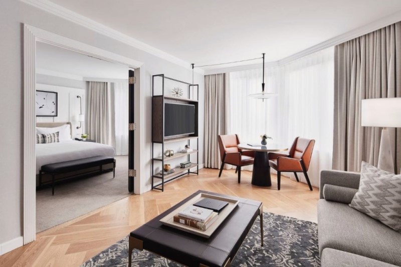 Phòng suite với đồ nội thất cao cấp