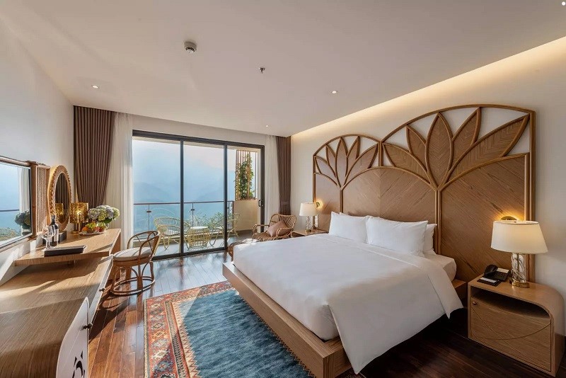 Thiết kế phòng deluxe có ban công thoáng mát