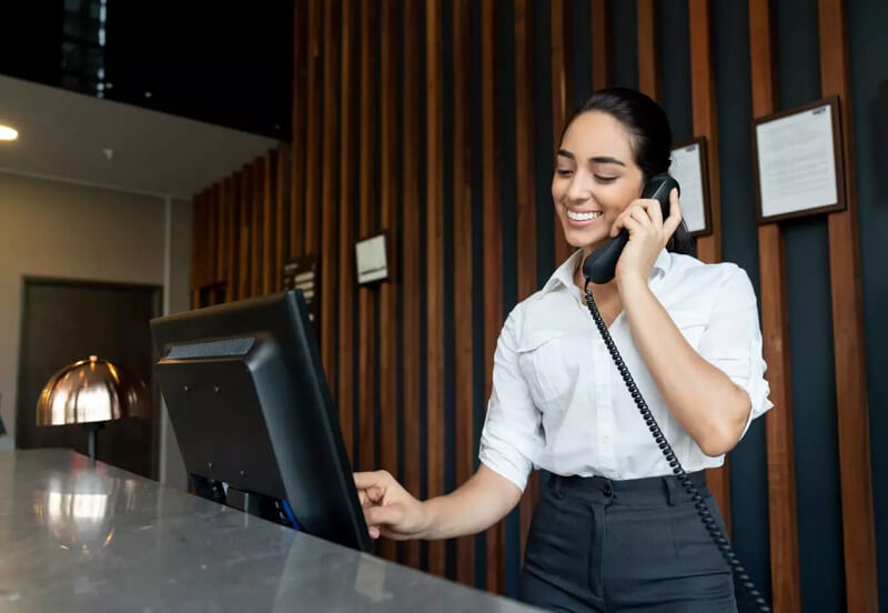 Reservation có nghĩa là sự đặt phòng, đặt chỗ