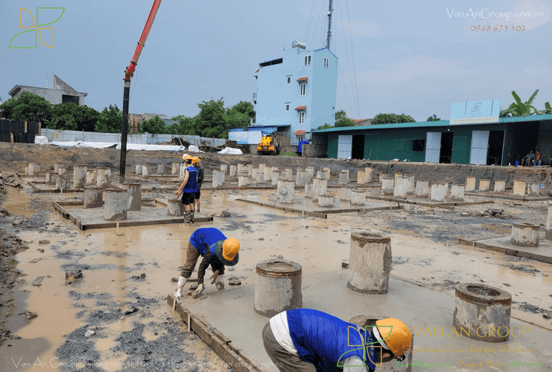 Đổ bê tông lót móng