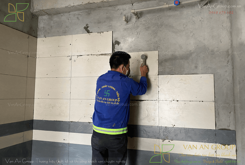 Ốp lát sàn, tường các khu vực trong khách sạn
