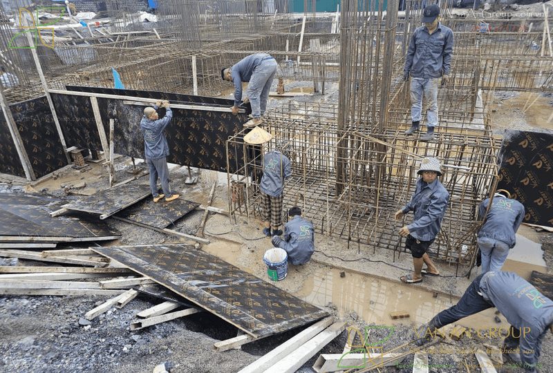 Tiến hành gia công lắp dựng cốp pha móng giằng