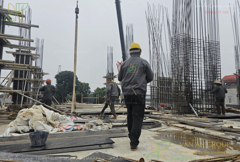 Lắp dựng cốt thép và cốp pha cột vách công trình khách sạn 4 sao tại Sapa