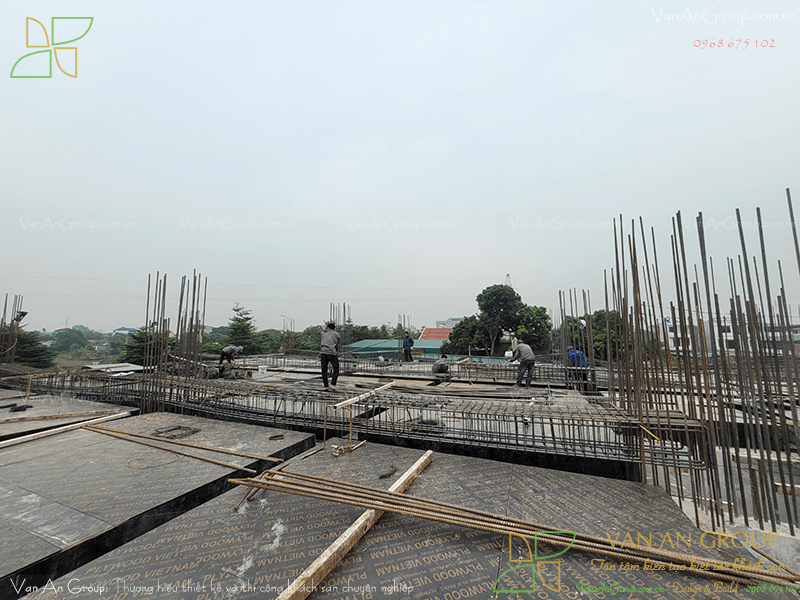 Thi công dầm, sàn, cầu thang bộ BTCT các tầng khách sạn