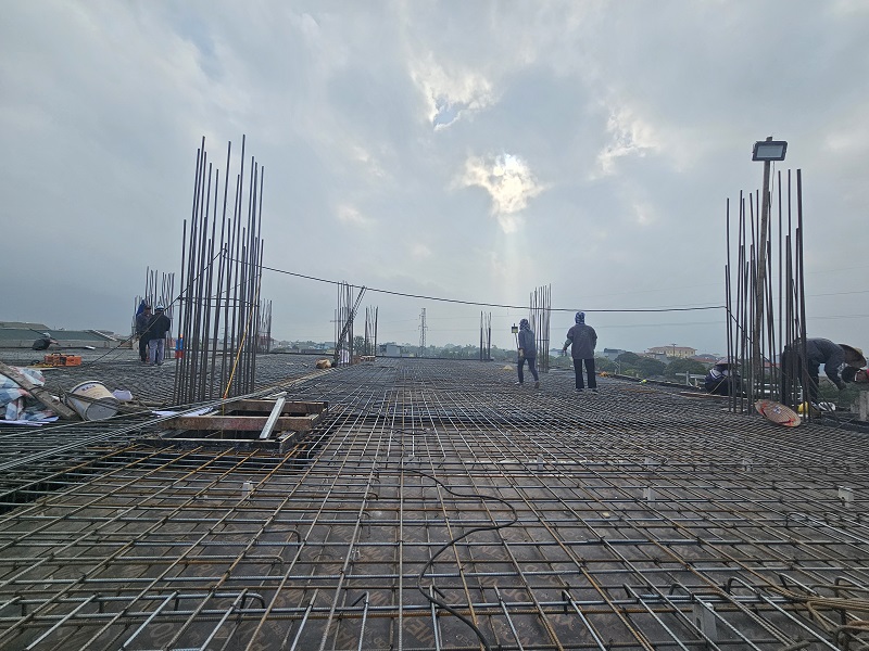 Thi công hoàn thiện hệ cốt thép dầm sàn khách sạn