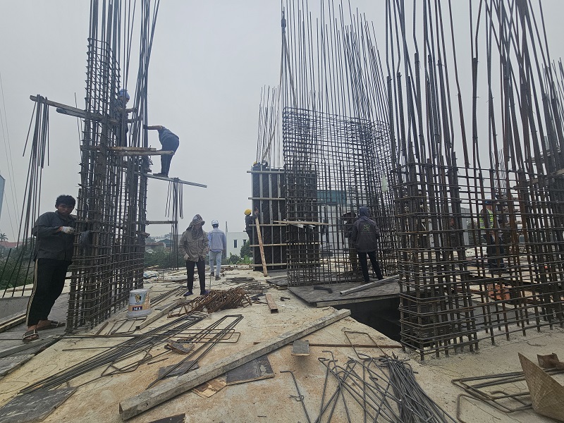 Thi công lắp dựng kết cấu cốt thép và cốp pha cột vách