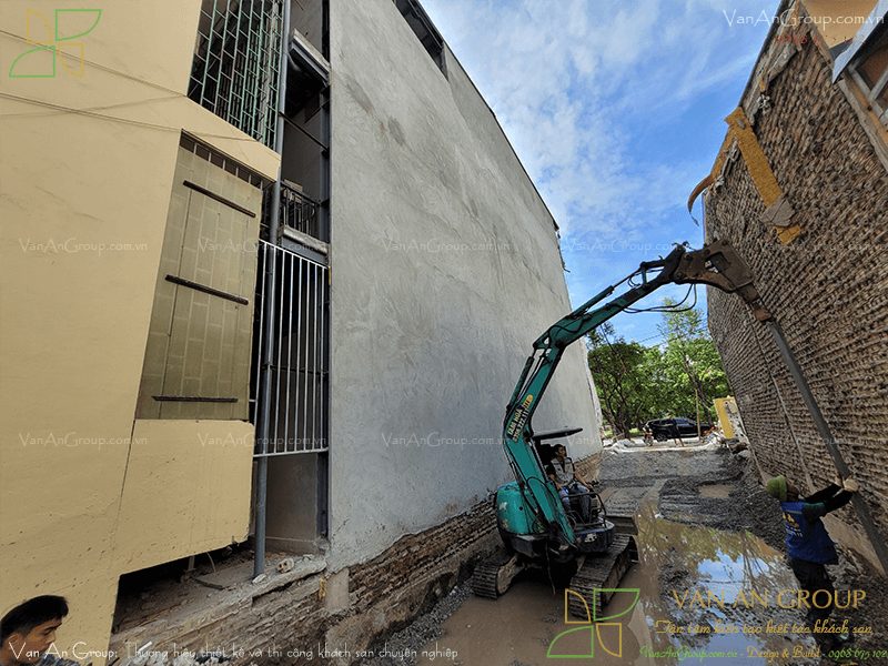 Thực hiện thi công ép cừ bảo đảm độ chính xác theo yêu cầu kỹ thuật