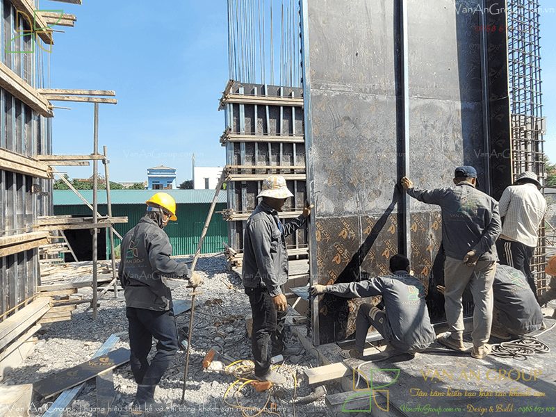 Triển khai lắp dựng ván khuôn khách sạn theo đúng thiết kế