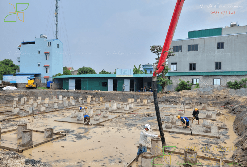 Xử lý thép chờ, đổ bê tông lót móng