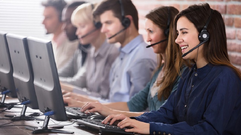 Nhân viên tổng đài cần phối hợp với các bộ phận khác trong khách sạn để giải quyết yêu cầu của khách hàng