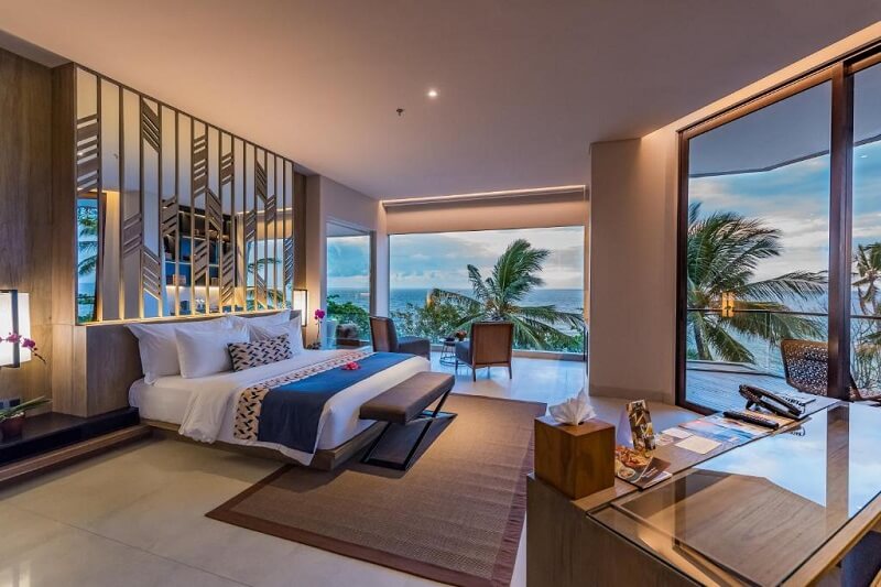 Ocean View Room phong cách Tropical rực rỡ sắc xanh của thiên nhiên và biển cả