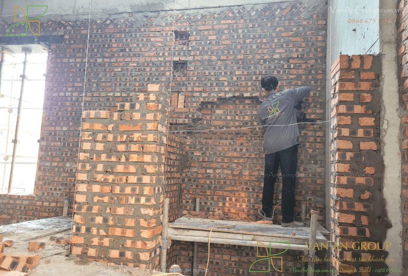 Xây tường bao và tường ngăn phân chia không gian khách sạn