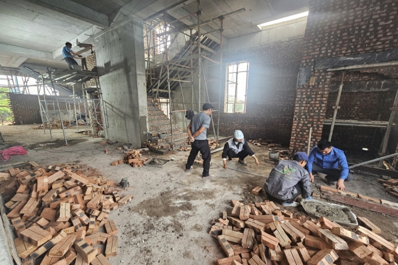 Công tác xây tường bao, tường ngăn và thi công lõi thang máy, cầu thang bộ