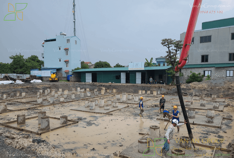 Đào hố, dọn dẹp thủ công hố móng, xử lý đầu cọc và đổ bê tông lót móng