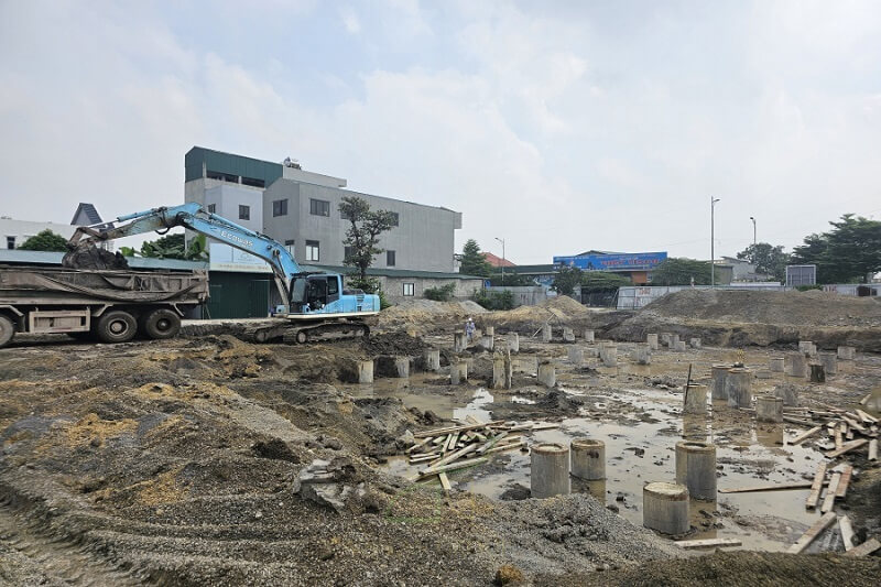 Đào hố, vệ sinh hố móng và cắt đầu cọc, xử lý thép chờ