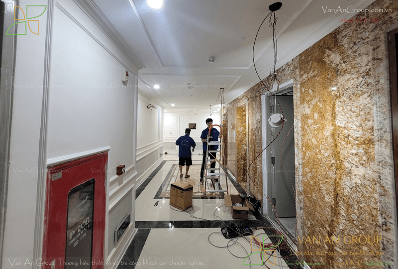 Đội ngũ kỹ sư triển khai lắp đặt đồng bộ hệ thống MEP cho khách sạn tại Tân Thịnh