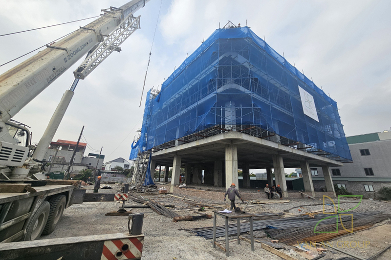 Lắp đặt lưới bao che đảm bảo an toàn thi công phần thân
